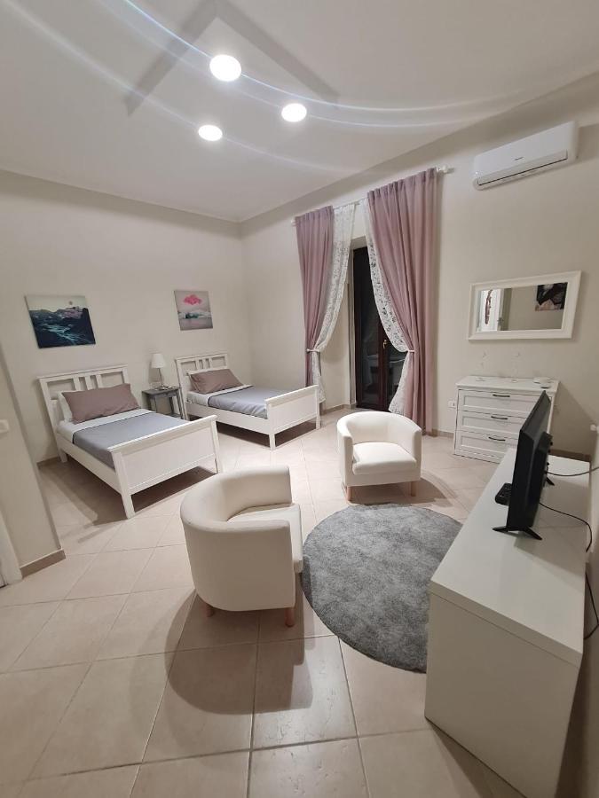 Palizzi'S Home Behind Plebiscite Square Neapel Exterior foto